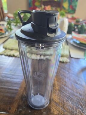 Vitamix Blending Cup 20 oz Clear Plastic Shaker Bottle with Black Flip Lid NWOT